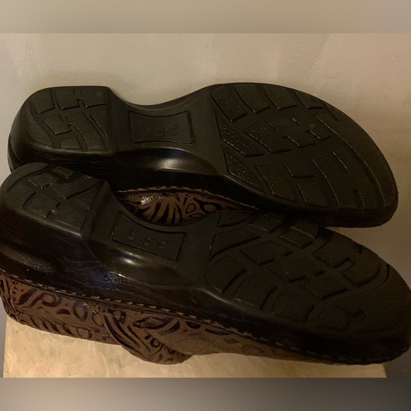B.O.C BORN PEGGY Women’s Clogs Brown Tumbled Tooled Leather Slip On Shoe Size 9 - Picture 6 of 8